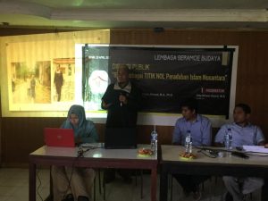 Giving Lecture on History of Aceh