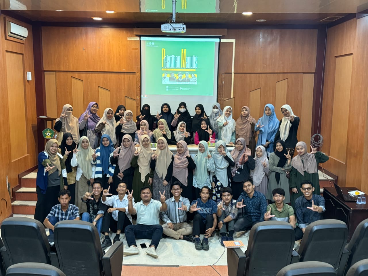 HIMAPERMA DAN KMK KERJA SAMA MEMBUAT KEGIATAN PELATIHAN MENULIS UNTUK MAHASISWA