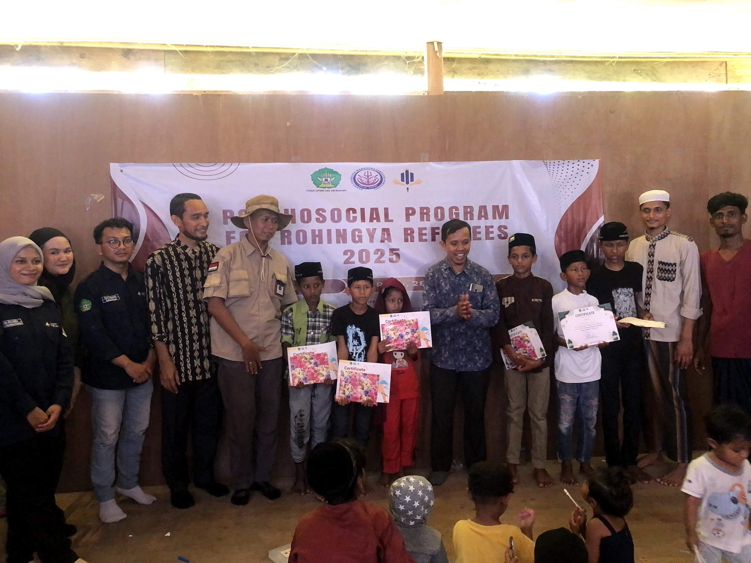 Merangkul Kemanusiaan: DEMA Fakultas Psikologi UIN Ar-Raniry Hadir untuk Pengungsi Rohingya di Mina Raya, Pidie